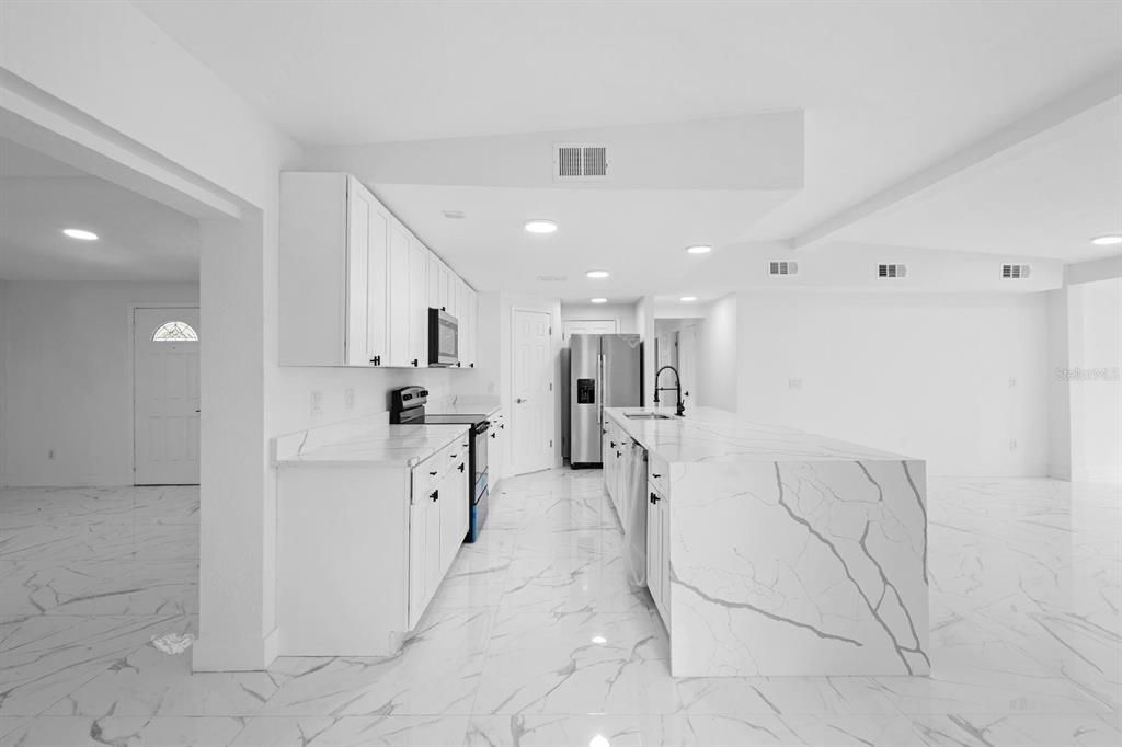 En Venta: $719,900 (4 camas, 3 baños, 2676 Pies cuadrados)