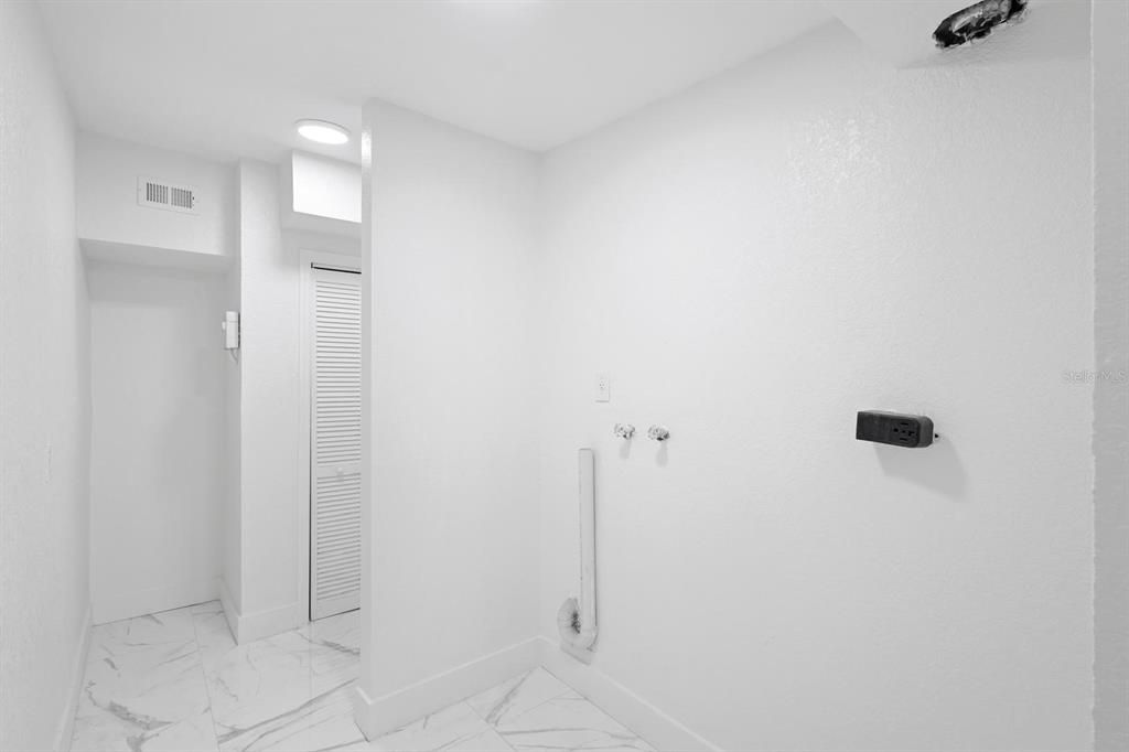 En Venta: $719,900 (4 camas, 3 baños, 2676 Pies cuadrados)