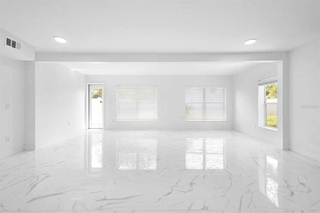 En Venta: $719,900 (4 camas, 3 baños, 2676 Pies cuadrados)