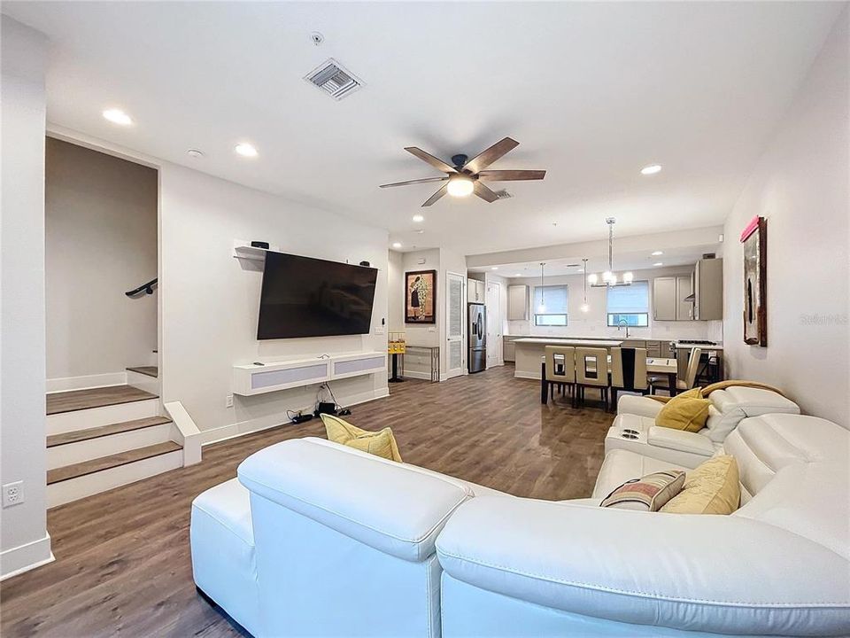 На продажу: $689,000 (3 спален, 3 ванн, 2038 Квадратных фут)