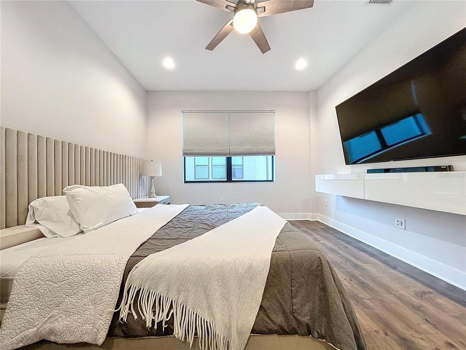 На продажу: $689,000 (3 спален, 3 ванн, 2038 Квадратных фут)