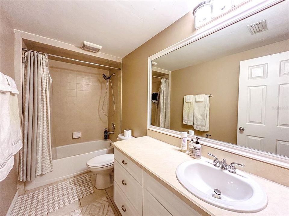 出租: $2,900 (3 贝兹, 2 浴室, 2340 平方英尺)