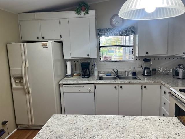 待售: $175,000 (2 贝兹, 2 浴室, 1040 平方英尺)