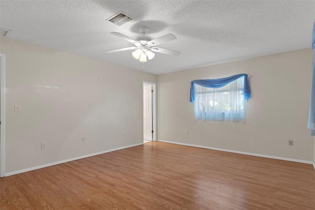 For Sale: $339,900 (2 beds, 2 baths, 1548 Square Feet)