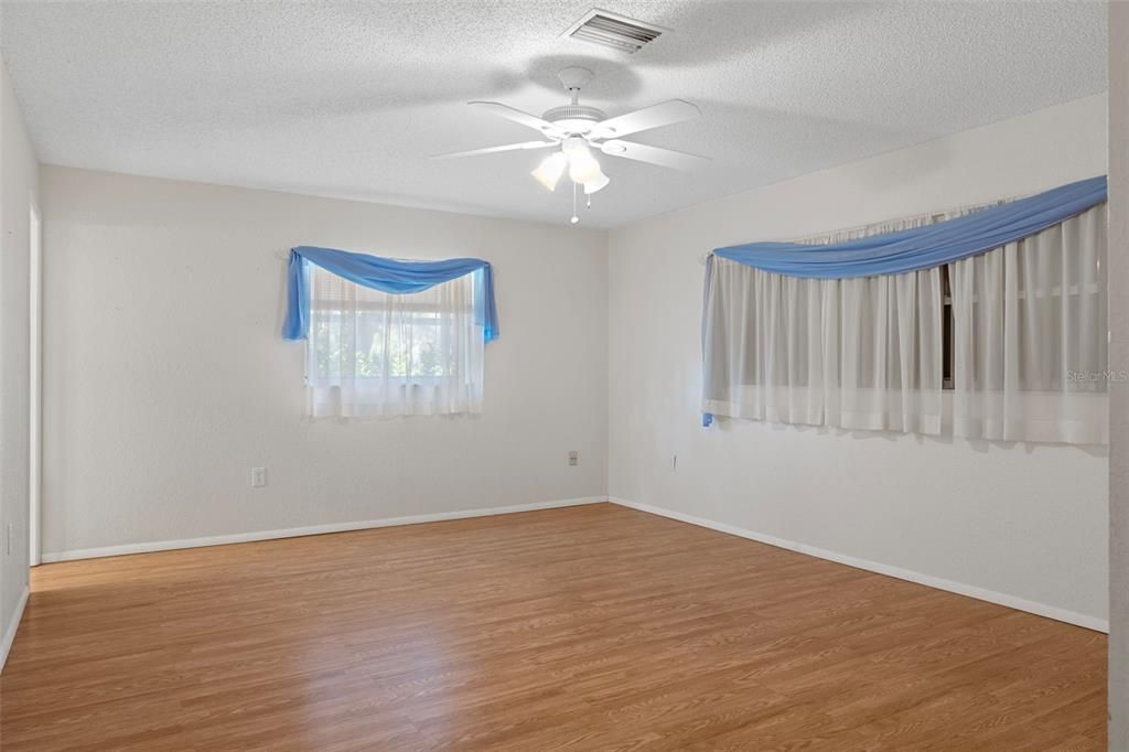 For Sale: $339,900 (2 beds, 2 baths, 1548 Square Feet)