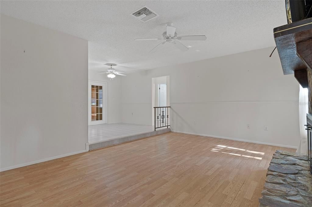 For Sale: $339,900 (2 beds, 2 baths, 1548 Square Feet)