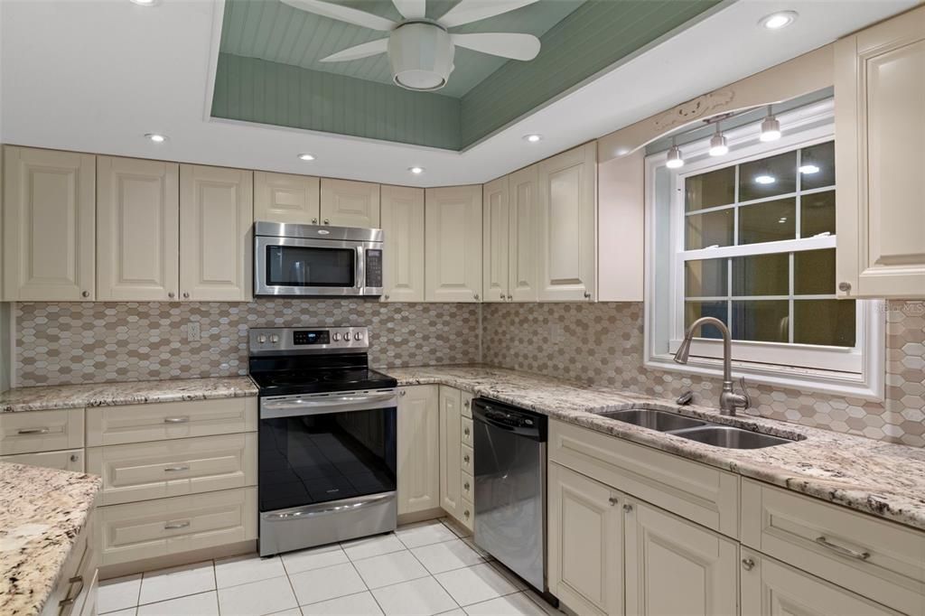 For Sale: $339,900 (2 beds, 2 baths, 1548 Square Feet)