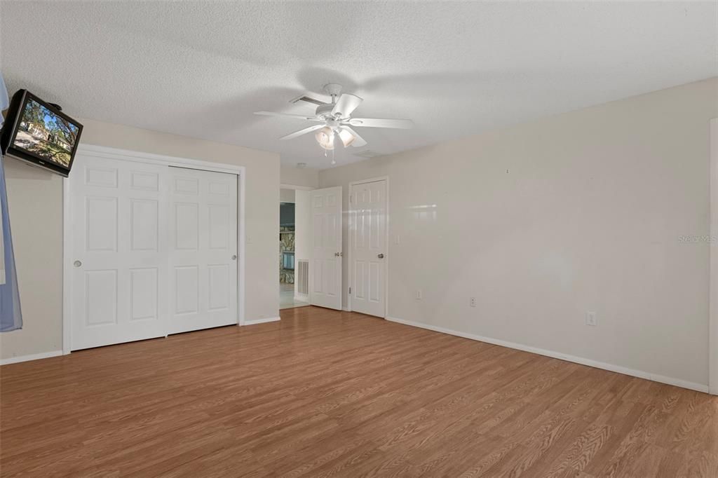 For Sale: $339,900 (2 beds, 2 baths, 1548 Square Feet)