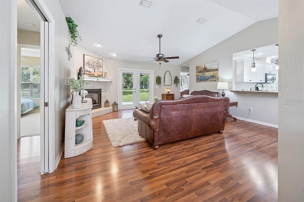 На продажу: $399,000 (3 спален, 2 ванн, 1657 Квадратных фут)