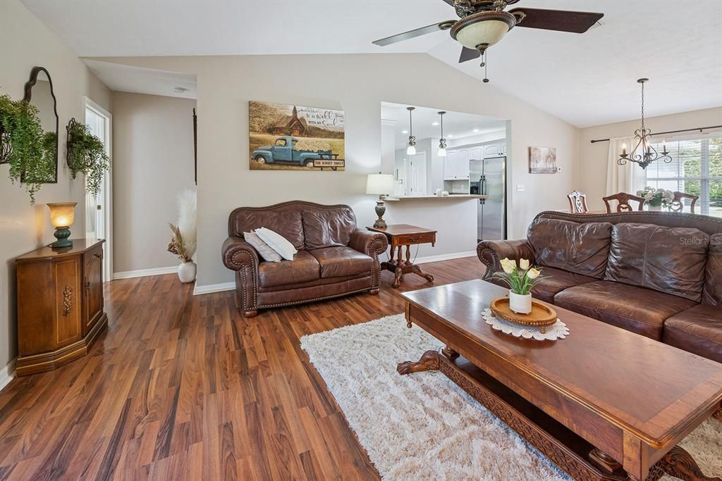 На продажу: $399,000 (3 спален, 2 ванн, 1657 Квадратных фут)