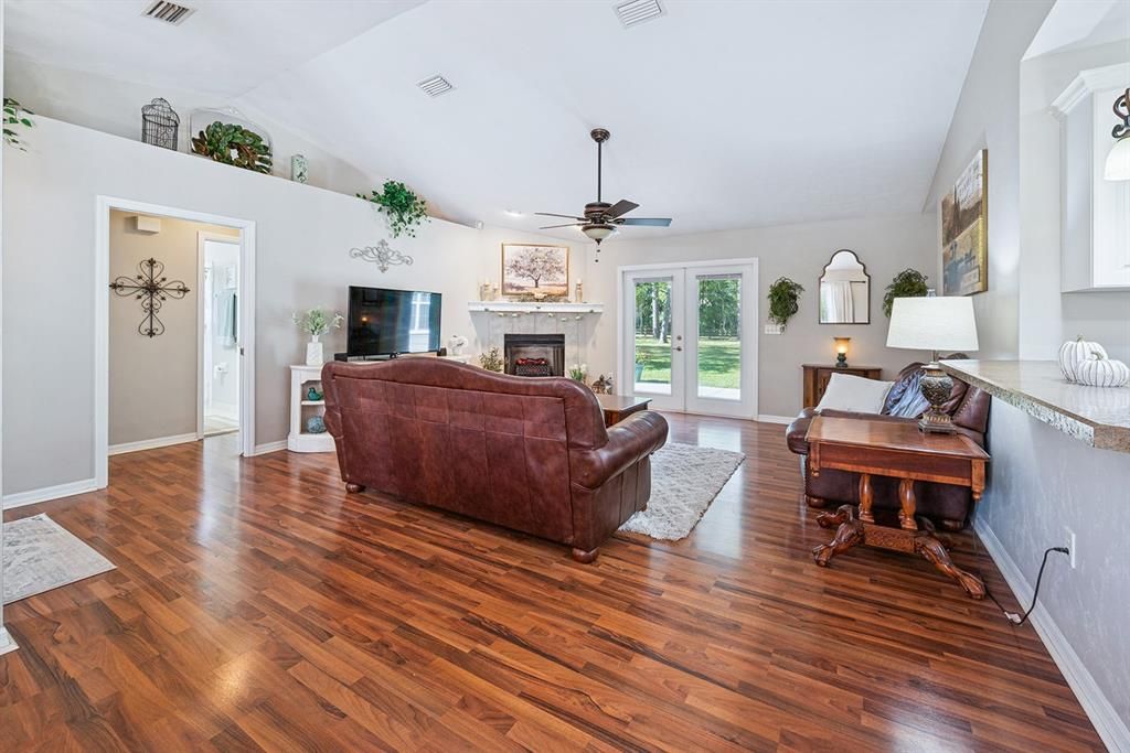 На продажу: $399,000 (3 спален, 2 ванн, 1657 Квадратных фут)