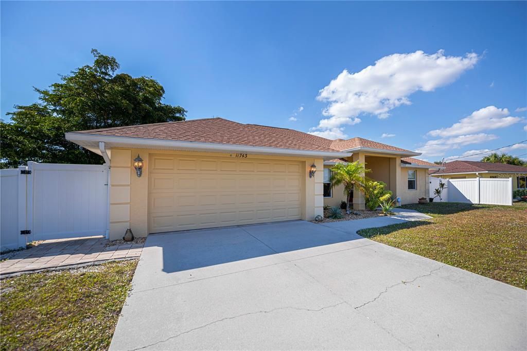 Active With Contract: $309,900 (2 beds, 2 baths, 1786 Square Feet)