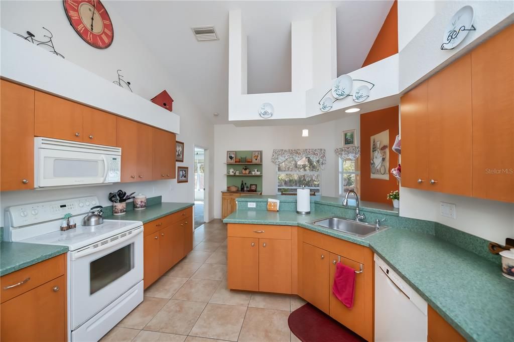 Active With Contract: $309,900 (2 beds, 2 baths, 1786 Square Feet)