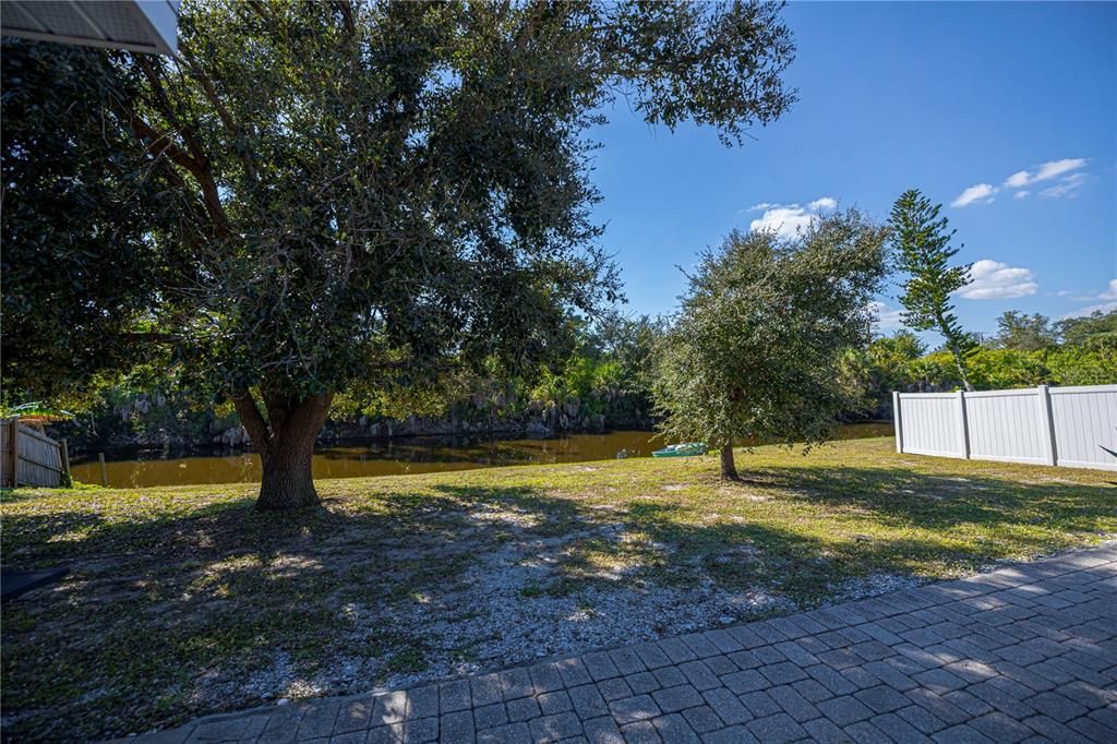 Active With Contract: $309,900 (2 beds, 2 baths, 1786 Square Feet)