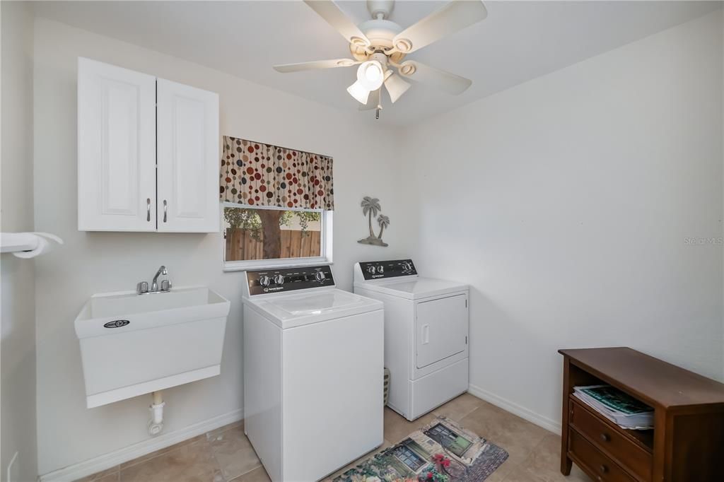 Active With Contract: $309,900 (2 beds, 2 baths, 1786 Square Feet)
