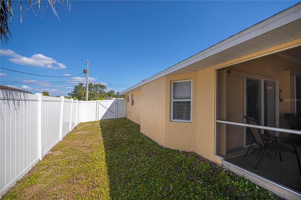 Active With Contract: $309,900 (2 beds, 2 baths, 1786 Square Feet)