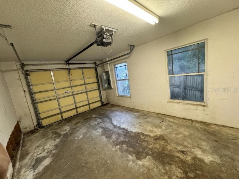 For Sale: $249,900 (2 beds, 2 baths, 1072 Square Feet)