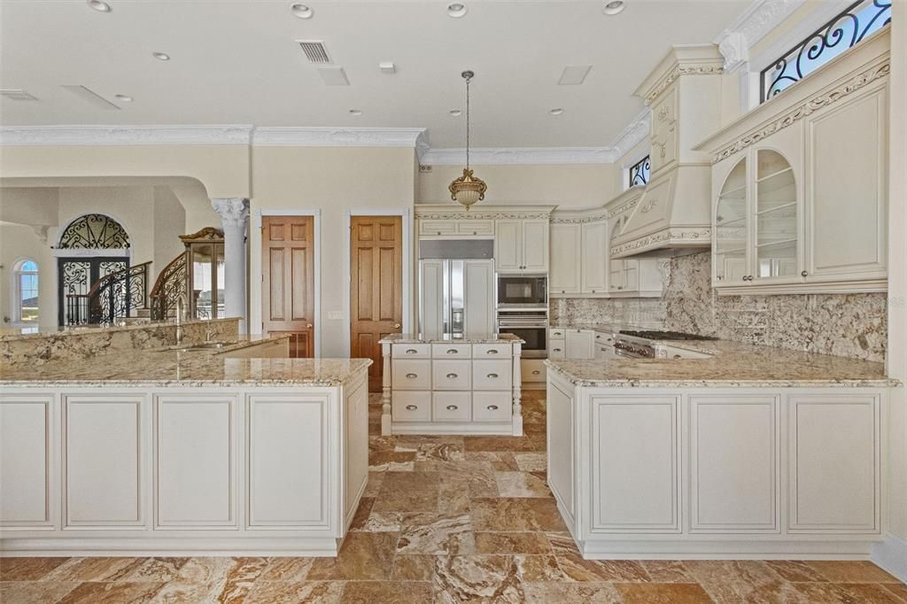 For Sale: $3,650,000 (5 beds, 4 baths, 6310 Square Feet)