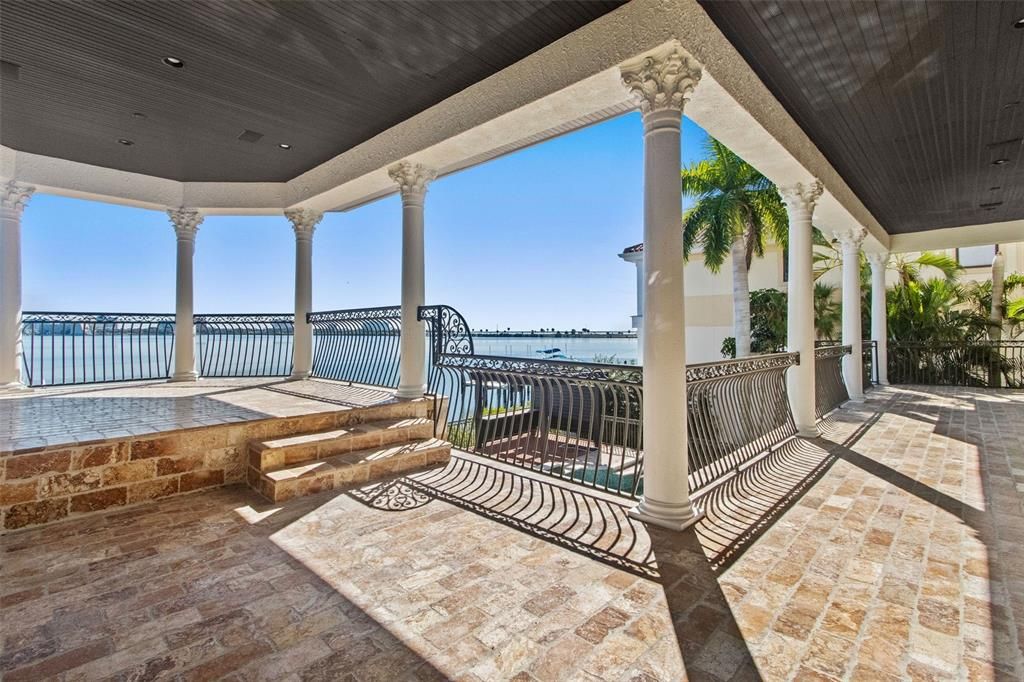 For Sale: $3,650,000 (5 beds, 4 baths, 6310 Square Feet)