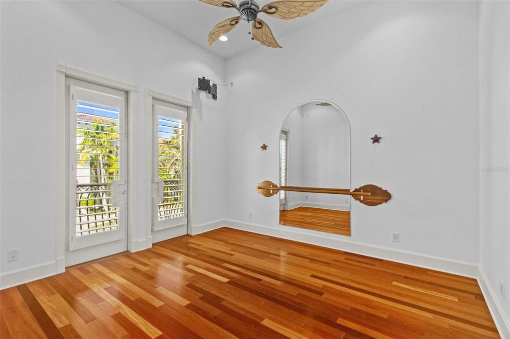 For Sale: $3,650,000 (5 beds, 4 baths, 6310 Square Feet)