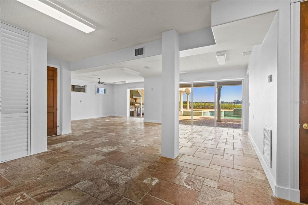 For Sale: $3,650,000 (5 beds, 4 baths, 6310 Square Feet)