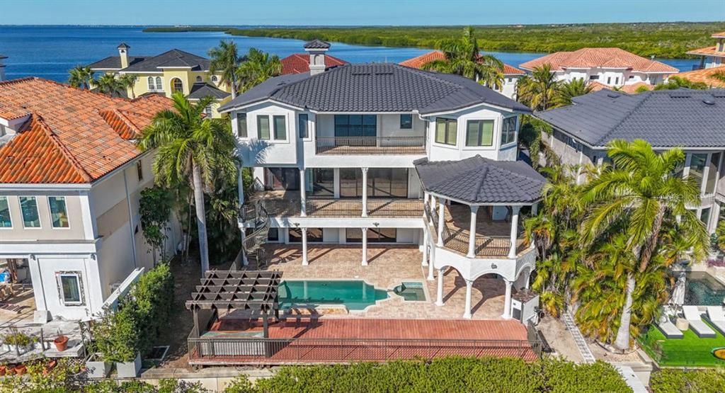 For Sale: $3,650,000 (5 beds, 4 baths, 6310 Square Feet)