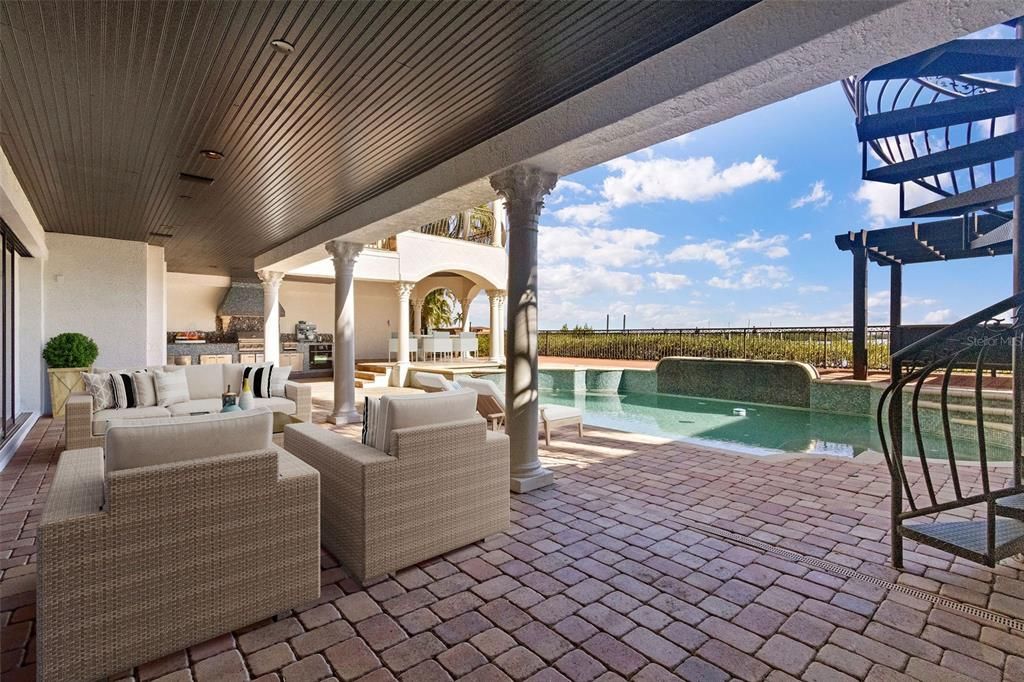 For Sale: $3,650,000 (5 beds, 4 baths, 6310 Square Feet)