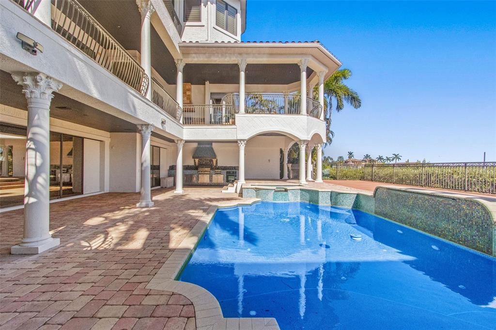 For Sale: $3,650,000 (5 beds, 4 baths, 6310 Square Feet)