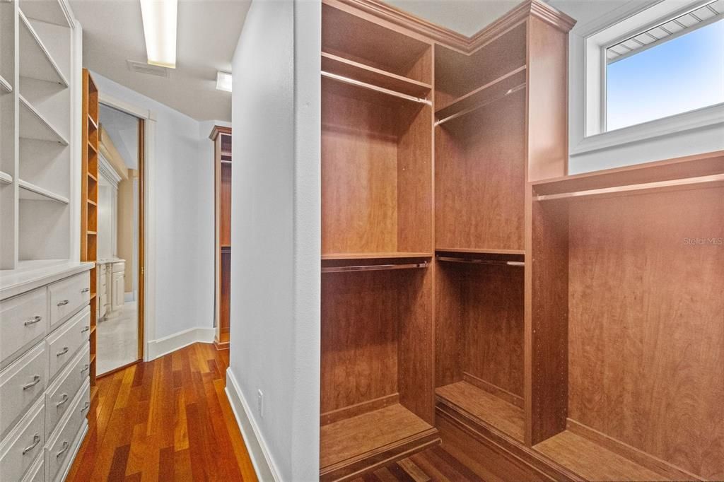 For Sale: $3,650,000 (5 beds, 4 baths, 6310 Square Feet)