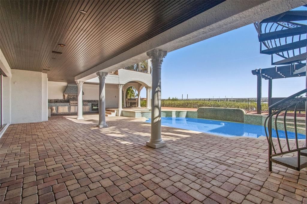 For Sale: $3,650,000 (5 beds, 4 baths, 6310 Square Feet)