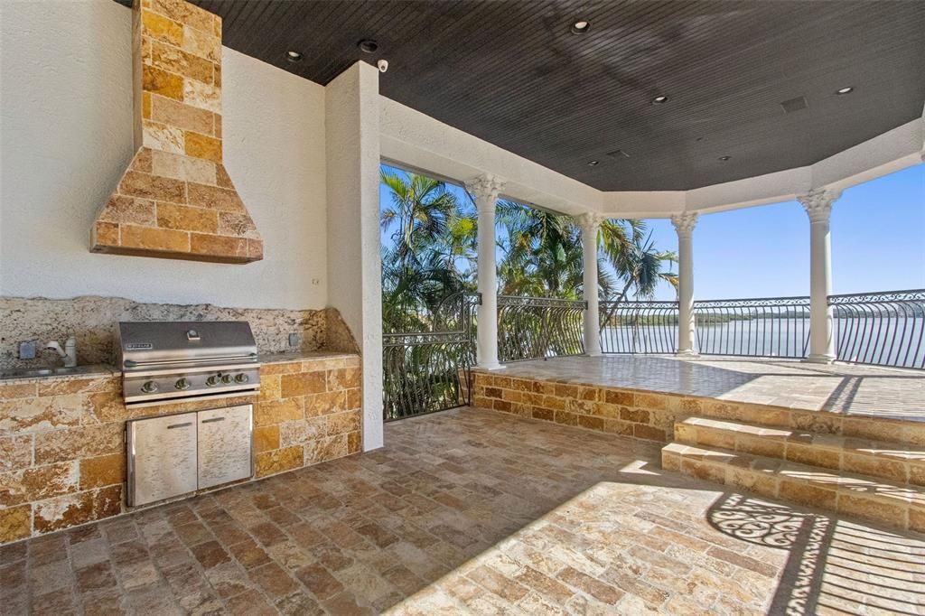 For Sale: $3,650,000 (5 beds, 4 baths, 6310 Square Feet)