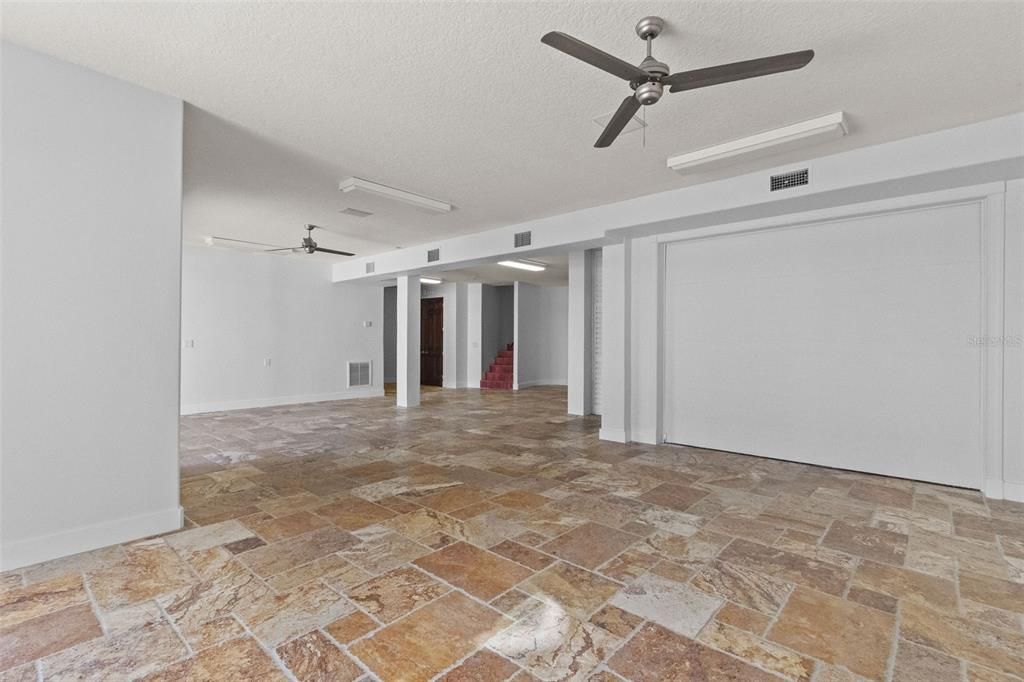 For Sale: $3,650,000 (5 beds, 4 baths, 6310 Square Feet)