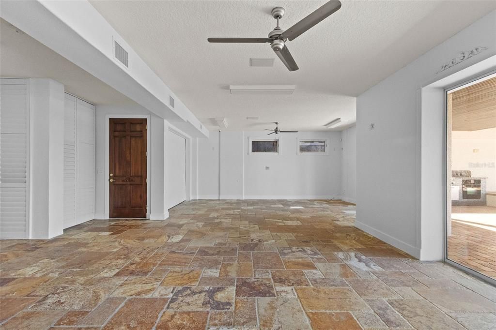 For Sale: $3,650,000 (5 beds, 4 baths, 6310 Square Feet)