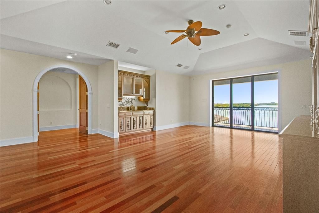 For Sale: $3,650,000 (5 beds, 4 baths, 6310 Square Feet)