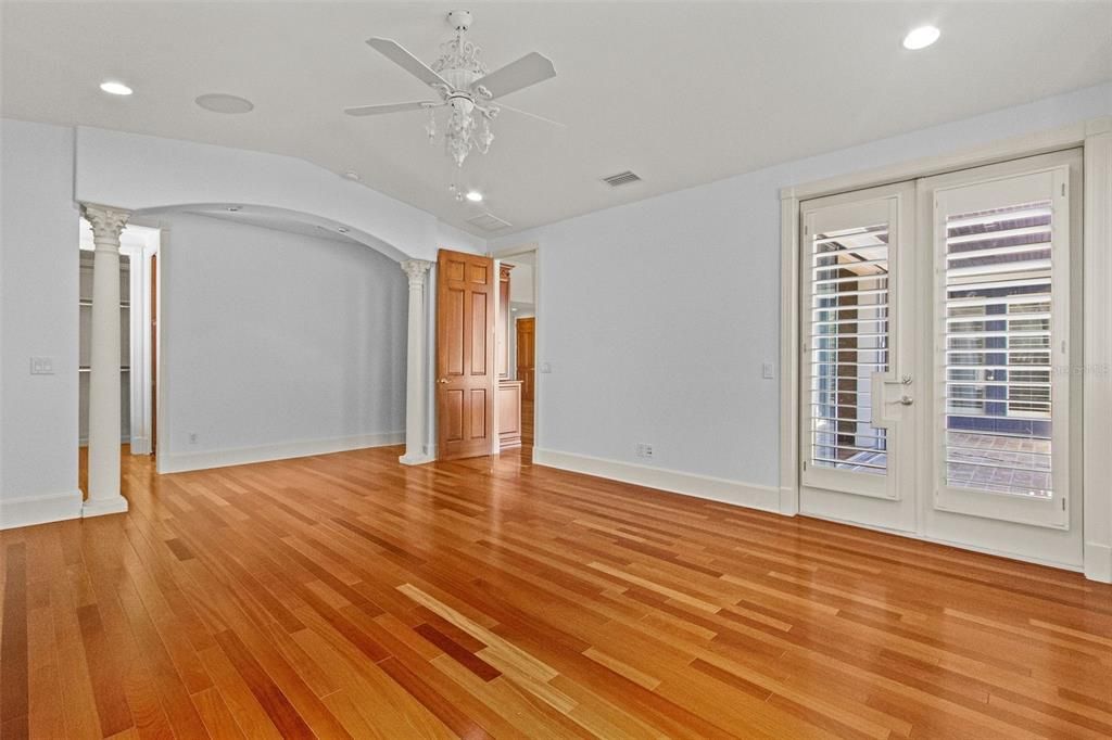 For Sale: $3,650,000 (5 beds, 4 baths, 6310 Square Feet)