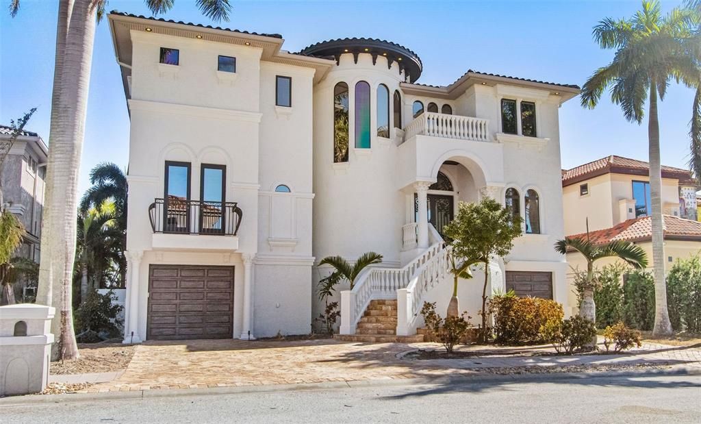 For Sale: $3,650,000 (5 beds, 4 baths, 6310 Square Feet)