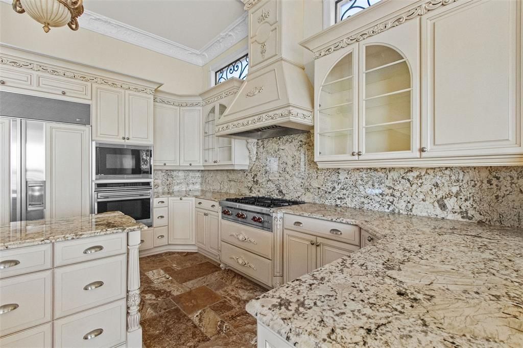 For Sale: $3,650,000 (5 beds, 4 baths, 6310 Square Feet)