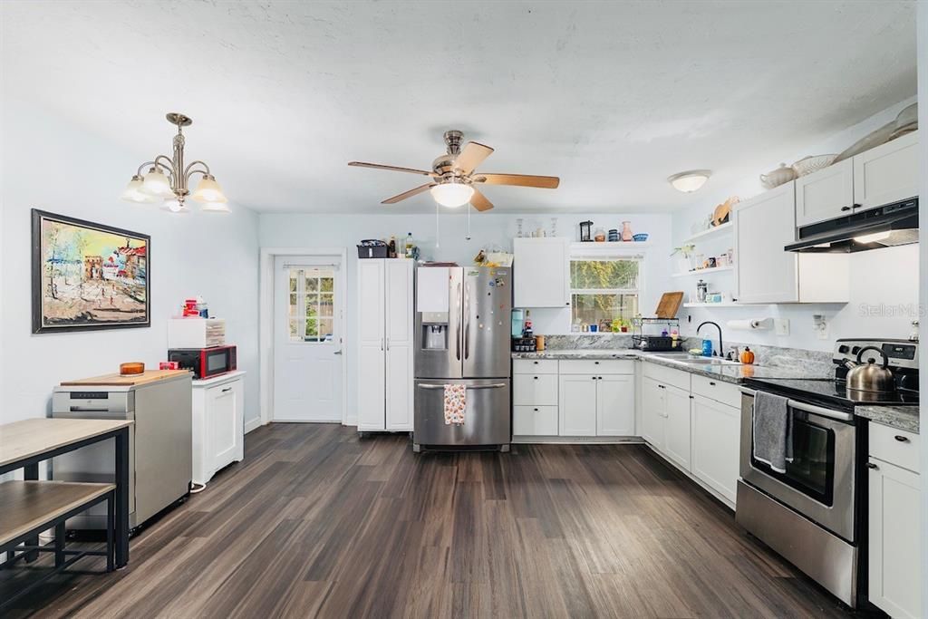 待售: $249,900 (4 贝兹, 3 浴室, 1536 平方英尺)