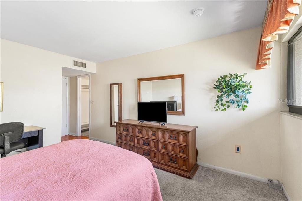 For Sale: $225,000 (3 beds, 2 baths, 1180 Square Feet)