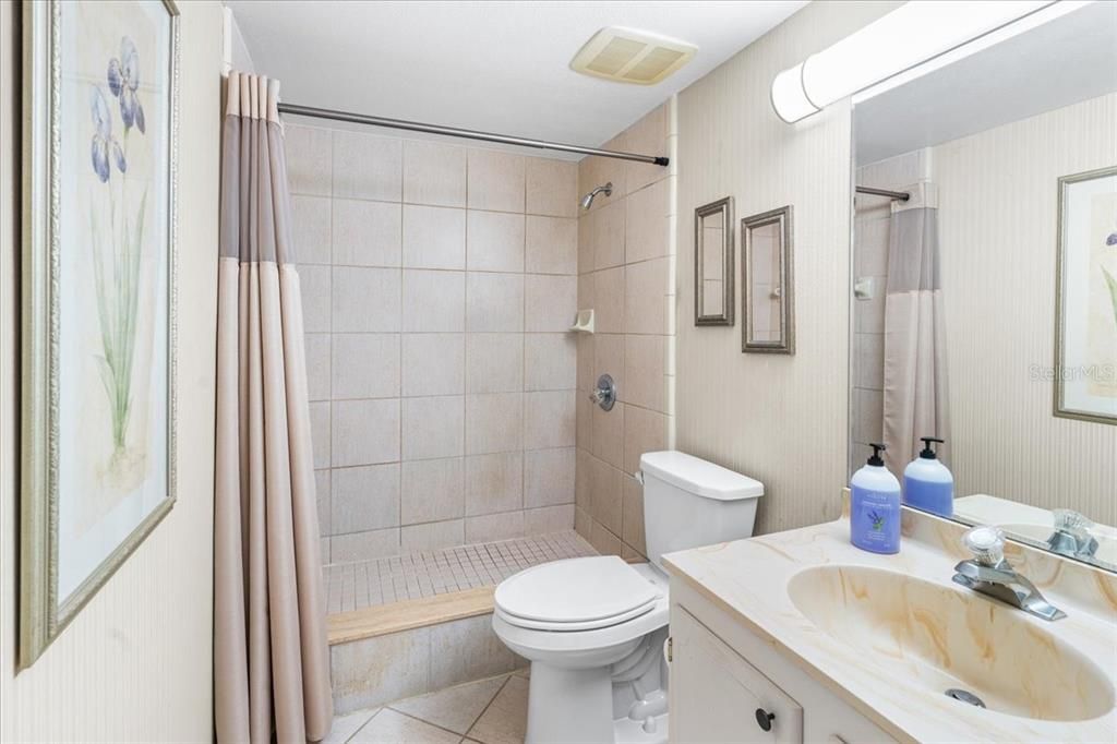 For Sale: $225,000 (3 beds, 2 baths, 1180 Square Feet)