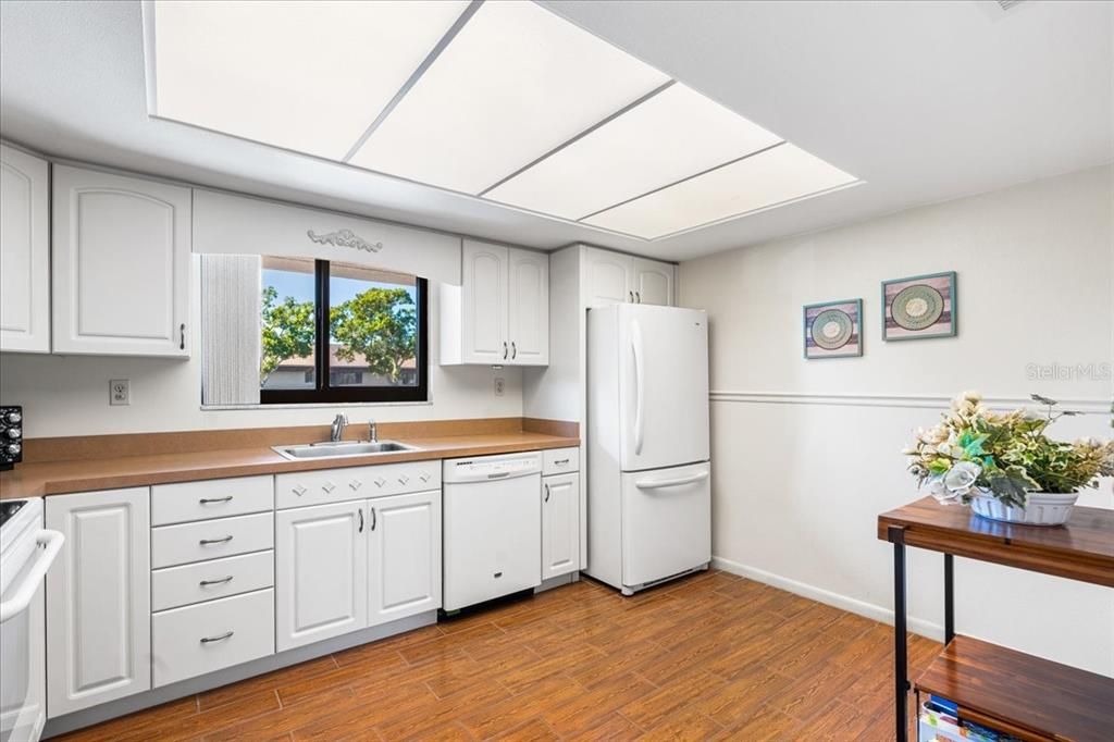 For Sale: $225,000 (3 beds, 2 baths, 1180 Square Feet)