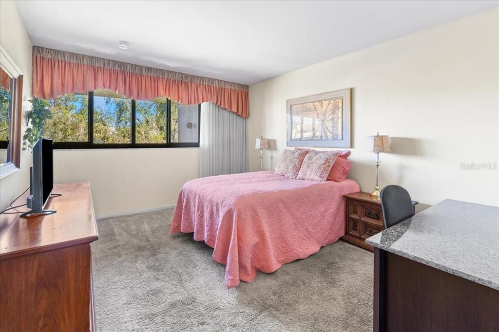 For Sale: $225,000 (3 beds, 2 baths, 1180 Square Feet)