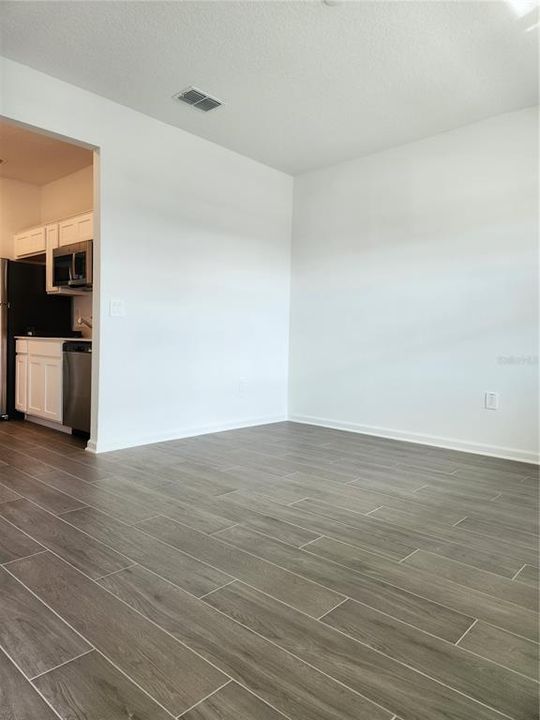 出租: $1,350 (1 贝兹, 1 浴室, 550 平方英尺)