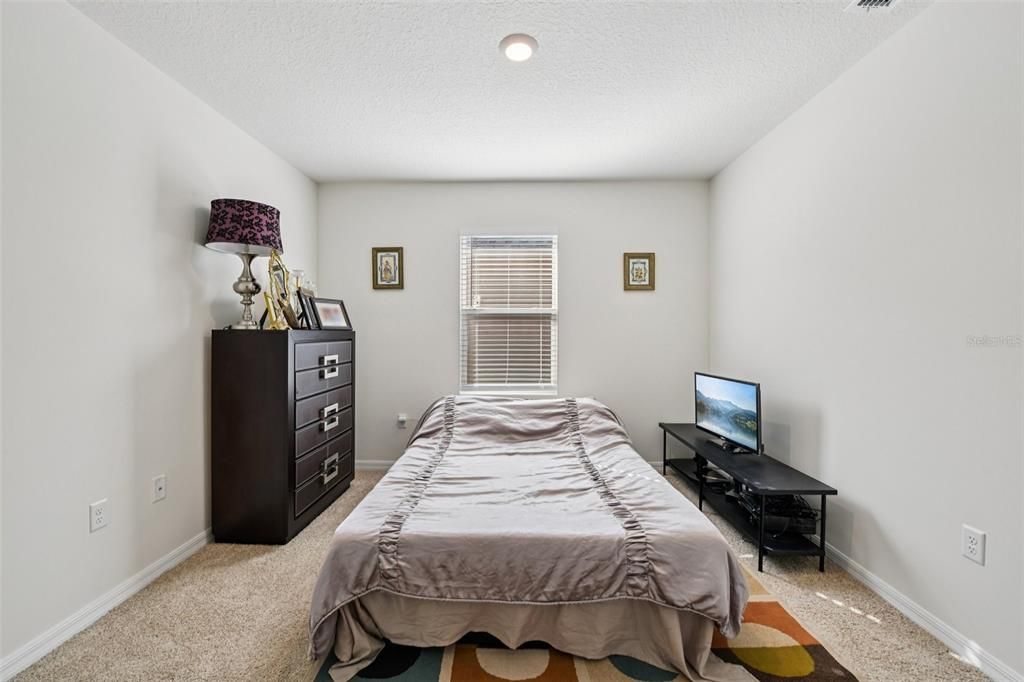 En Venta: $395,000 (4 camas, 2 baños, 1836 Pies cuadrados)