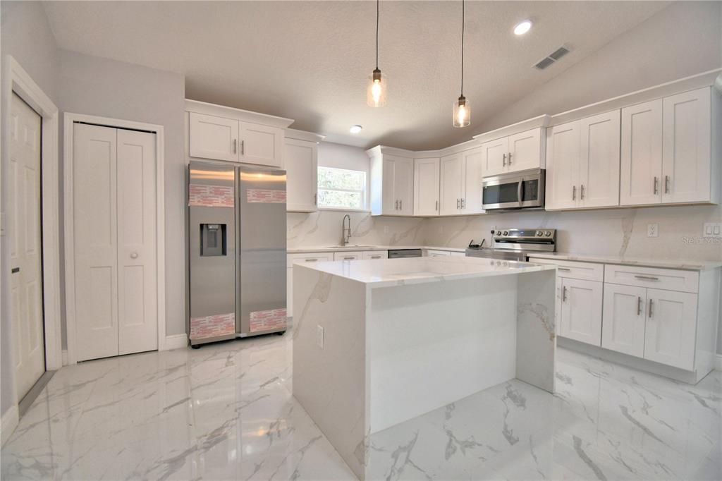 待售: $395,000 (3 贝兹, 2 浴室, 1550 平方英尺)