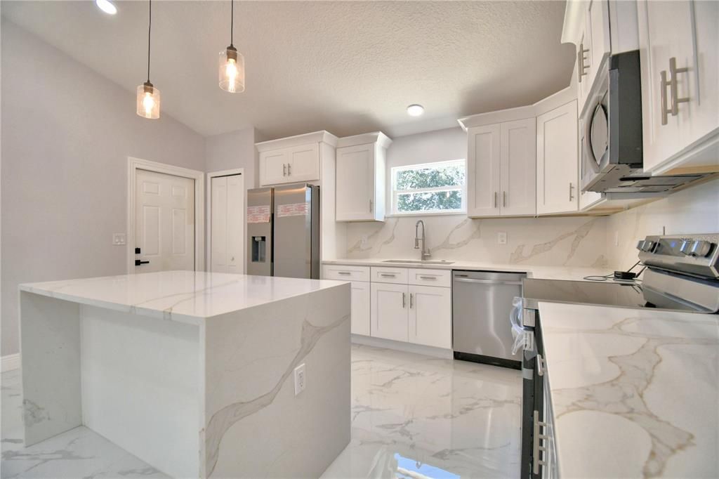 待售: $395,000 (3 贝兹, 2 浴室, 1550 平方英尺)