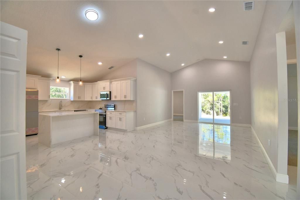 待售: $395,000 (3 贝兹, 2 浴室, 1550 平方英尺)