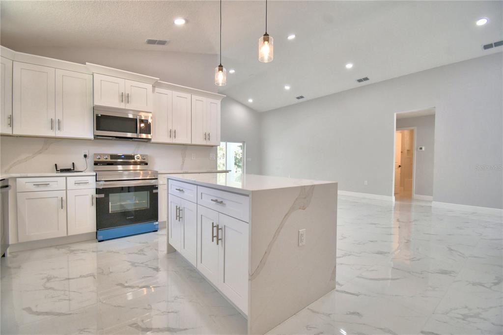 待售: $395,000 (3 贝兹, 2 浴室, 1550 平方英尺)