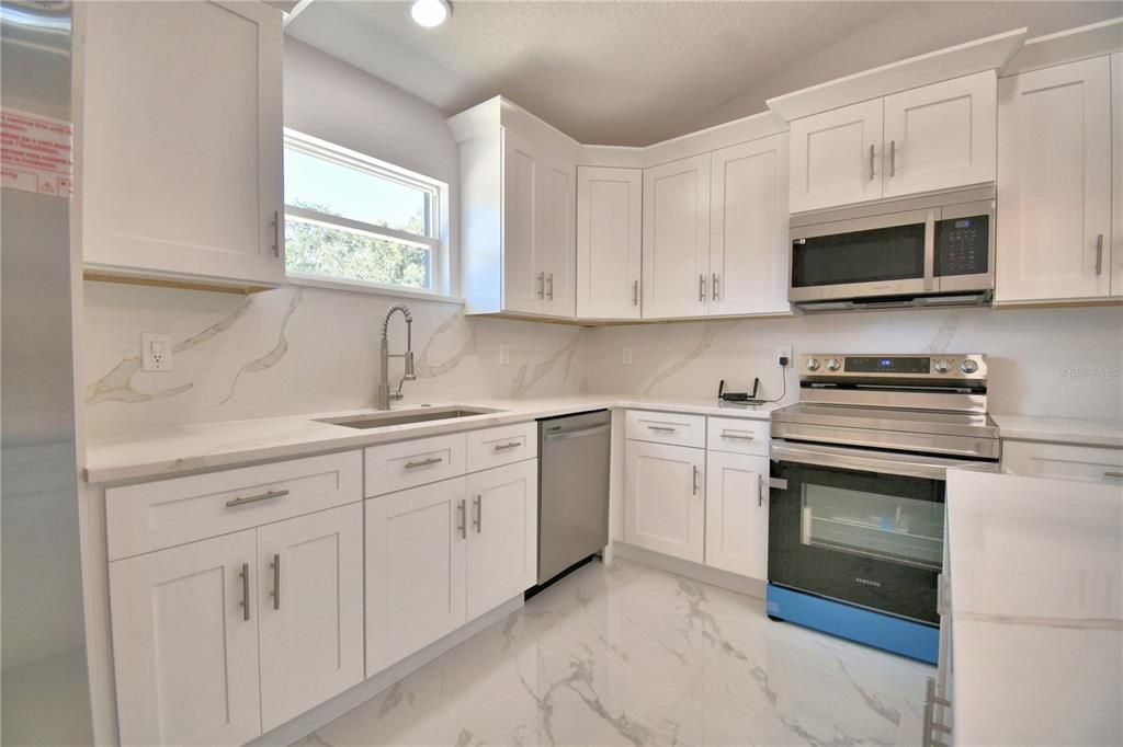 待售: $395,000 (3 贝兹, 2 浴室, 1550 平方英尺)