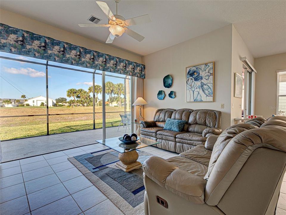 合同活跃: $399,000 (3 贝兹, 2 浴室, 1661 平方英尺)